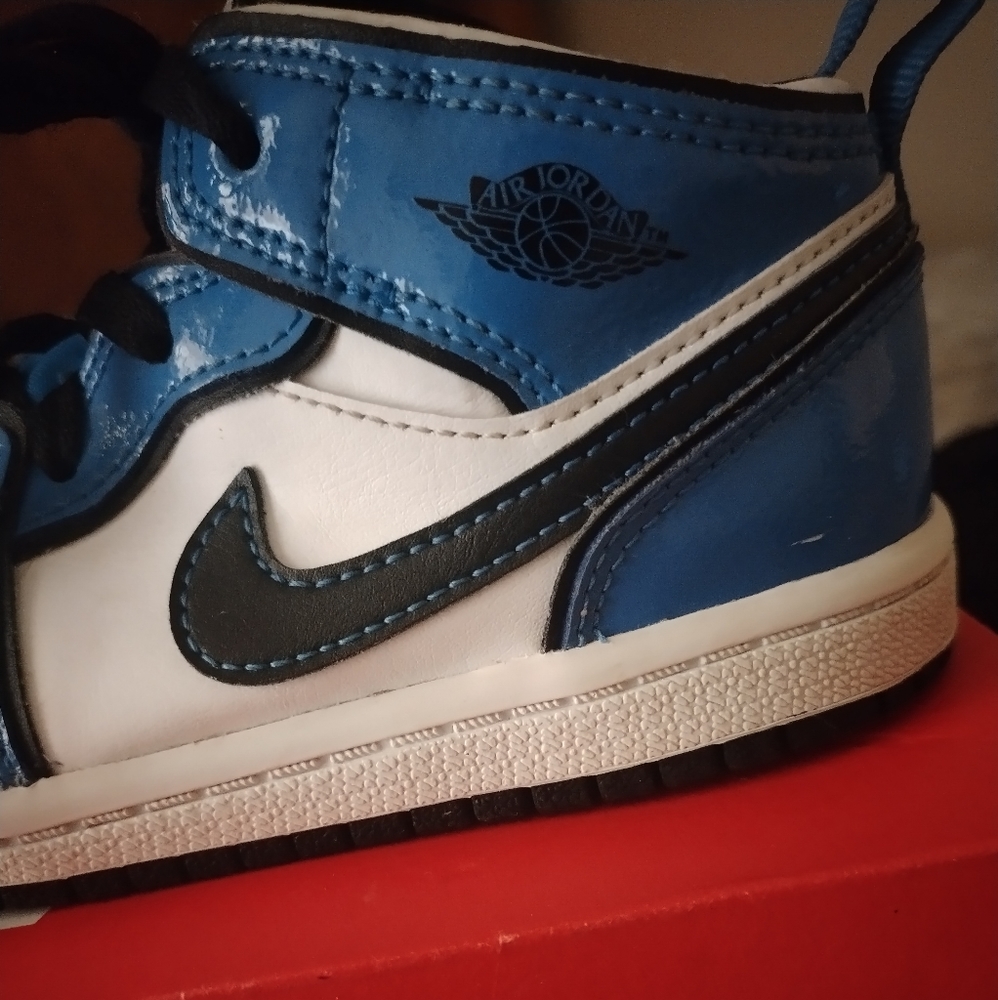 Boys Nike Sneakers , Size 10, Nike Air, white and blue.